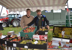 Bij Biofruit: bio-telers William Pouw en Harrie van den Elzen. 